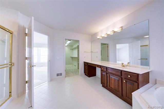 Builiding view forty one for 392 Lenox, Canton, MI. 48188