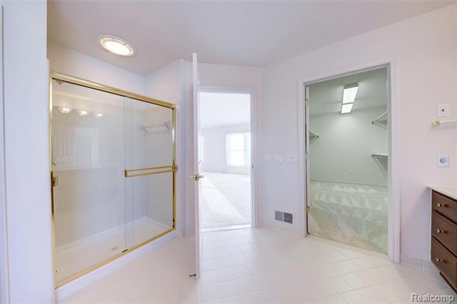 Builiding view forty two for 392 Lenox, Canton, MI. 48188