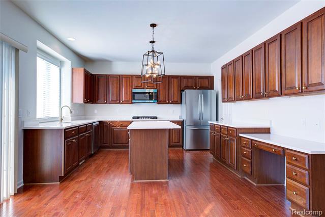 Builiding view seventeen for 392 Lenox, Canton, MI. 48188