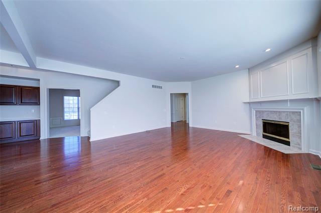 Builiding view sixteen for 392 Lenox, Canton, MI. 48188