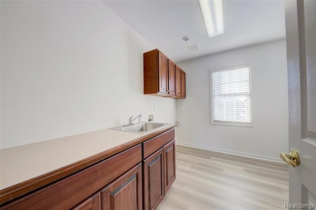 Builiding view thirty three for 392 Lenox, Canton, MI. 48188