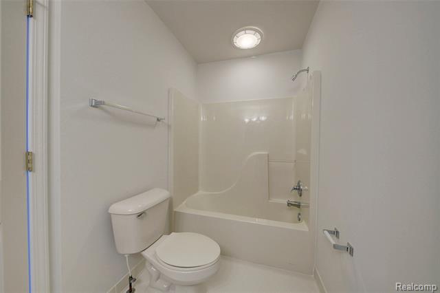 Builiding view thirty for 392 Lenox, Canton, MI. 48188