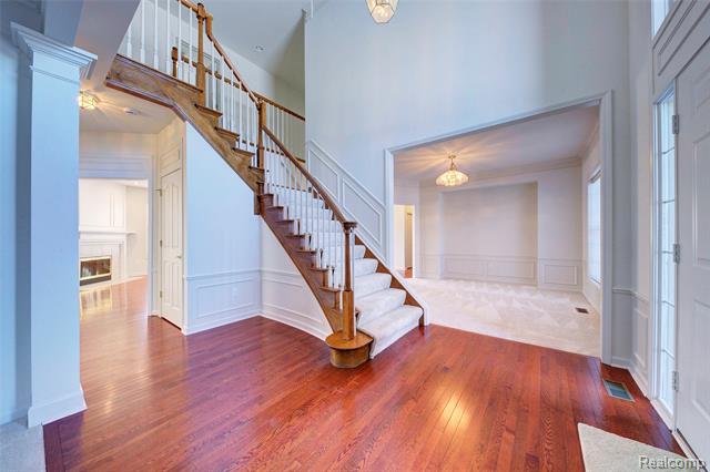 Builiding view three for 392 Lenox, Canton, MI. 48188