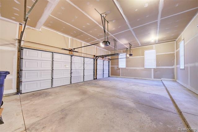 Builiding view twenty five for 392 Lenox, Canton, MI. 48188