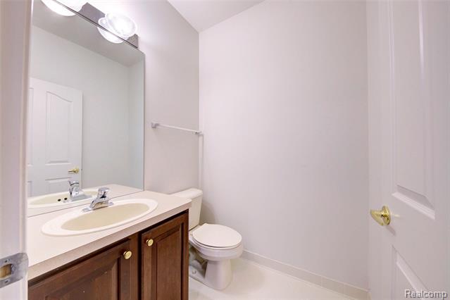 Builiding view twenty four for 392 Lenox, Canton, MI. 48188