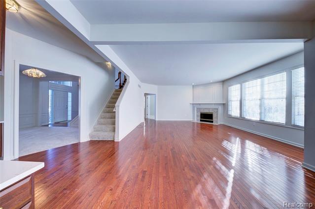 Builiding view twenty three for 392 Lenox, Canton, MI. 48188