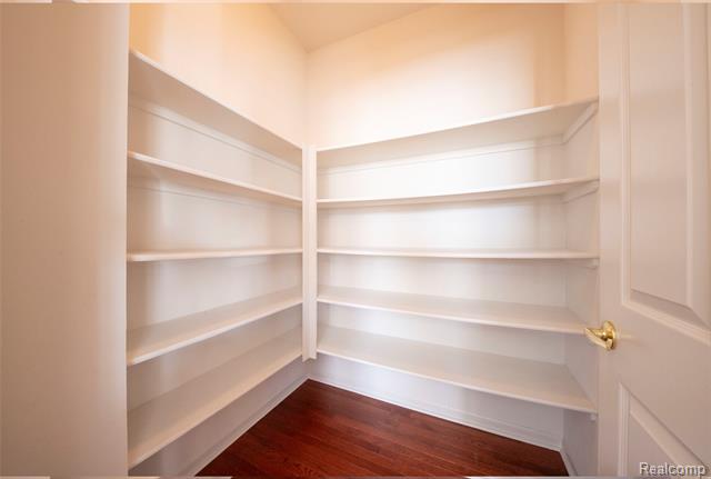 Builiding view twenty two for 392 Lenox, Canton, MI. 48188