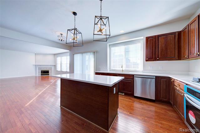 Builiding view twenty for 392 Lenox, Canton, MI. 48188