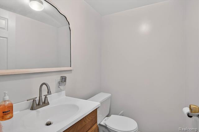 Builiding view thirty six for 1639 Tulip, Westland, MI. 48186