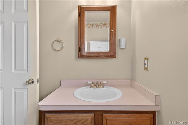 Builiding view twenty three for 1639 Tulip, Westland, MI. 48186