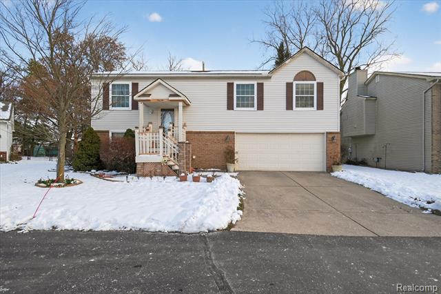 Builiding view two for 1639 Tulip, Westland, MI. 48186