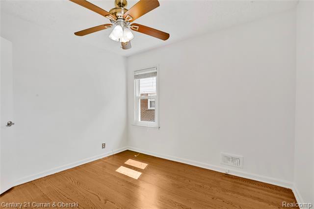Builiding view seventeen for 23704 Harvard, Dearborn, MI. 48124