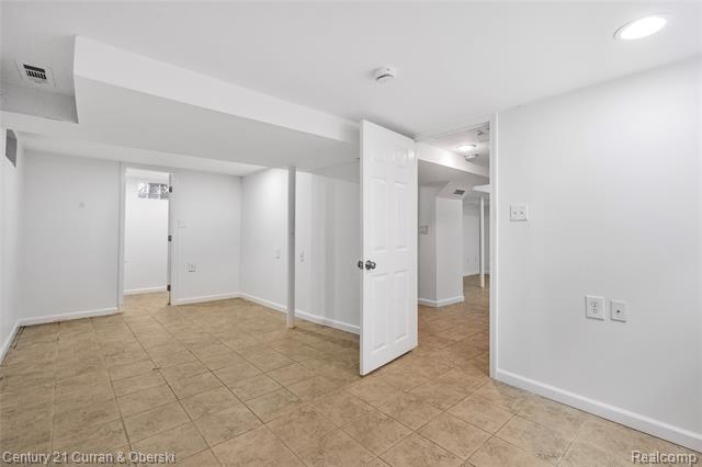 Builiding view twenty eight for 23704 Harvard, Dearborn, MI. 48124
