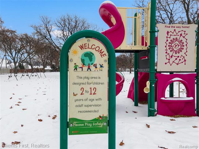 Builiding view fifty nine for 23021 Donaldson, Dearborn, MI. 48124