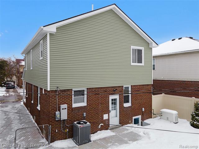 Builiding view fifty six for 23021 Donaldson, Dearborn, MI. 48124