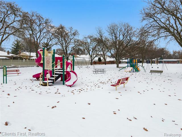 Builiding view sixty two for 23021 Donaldson, Dearborn, MI. 48124