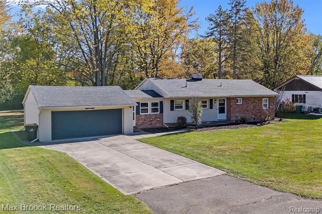 Builiding view thirty five for 22534 Karen, Farmington, MI. 48336