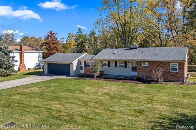 front view picture of 22534 Karen Ct, Farmington, MI. 48336