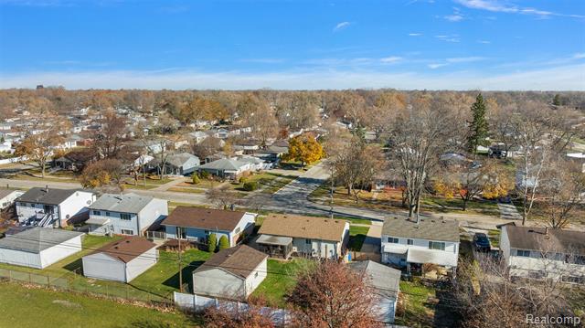 Builiding view forty one for 1312 Berkshire, Westland, MI. 48186