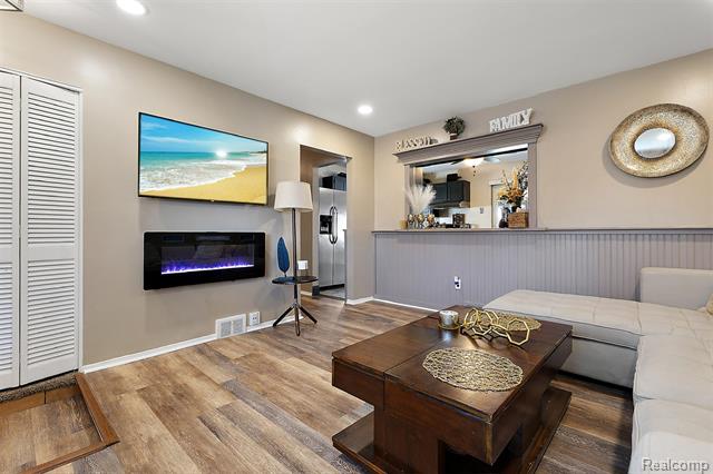 Builiding view four for 1312 Berkshire, Westland, MI. 48186