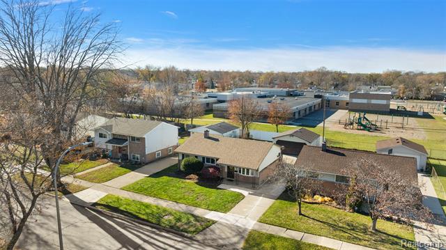 Builiding view thirty six for 1312 Berkshire, Westland, MI. 48186