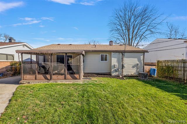 Builiding view thirty for 1312 Berkshire, Westland, MI. 48186