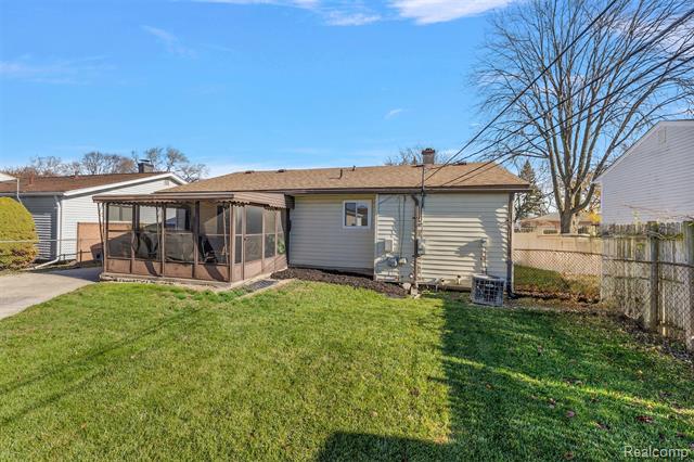 Builiding view twenty nine for 1312 Berkshire, Westland, MI. 48186