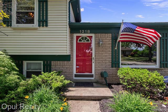 Builiding view five for 1218 Barchester, Westland, MI. 48186