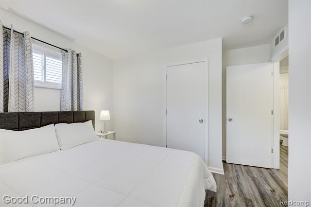 Builiding view eighteen for 21900 Eastwood, Oak Park, MI. 48237