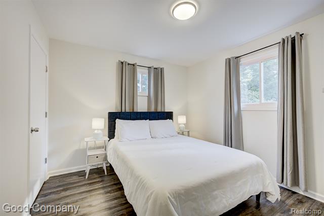 Builiding view nineteen for 21900 Eastwood, Oak Park, MI. 48237