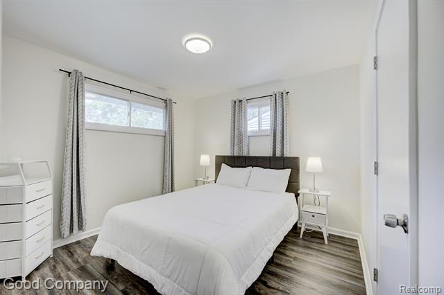 Builiding view seventeen for 21900 Eastwood, Oak Park, MI. 48237