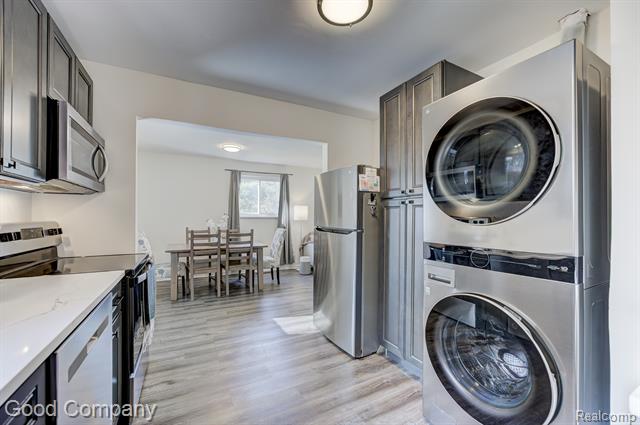 Builiding view thirteen for 21900 Eastwood, Oak Park, MI. 48237