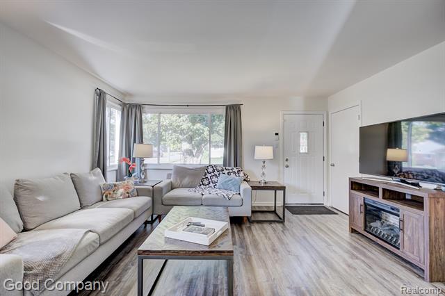 Builiding view three for 21900 Eastwood, Oak Park, MI. 48237