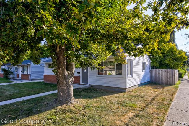 Builiding view twenty seven for 21900 Eastwood, Oak Park, MI. 48237