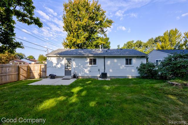 Builiding view twenty six for 21900 Eastwood, Oak Park, MI. 48237