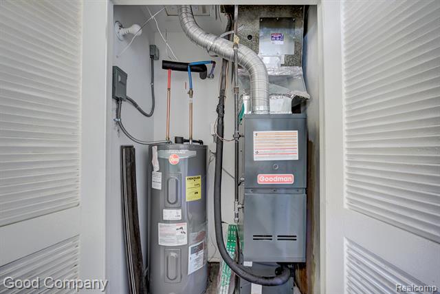 Builiding view twenty three for 21900 Eastwood, Oak Park, MI. 48237