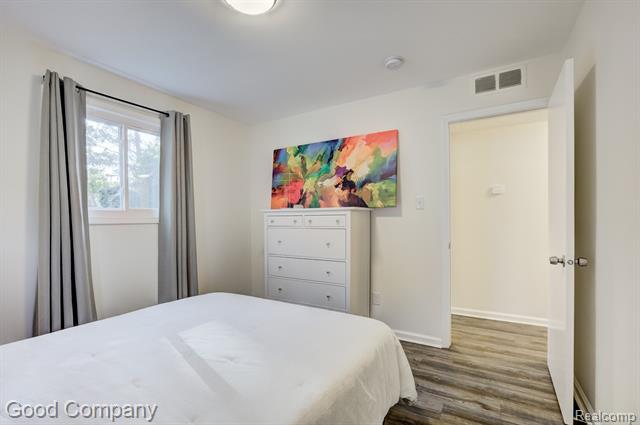 Builiding view twenty for 21900 Eastwood, Oak Park, MI. 48237