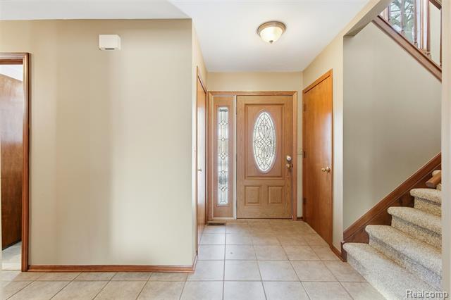 Builiding view eight for 40051 Finley, Canton, MI. 48188