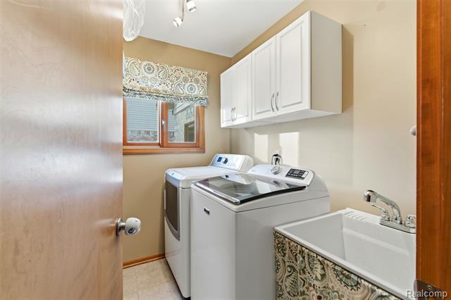 Builiding view eighteen for 40051 Finley, Canton, MI. 48188