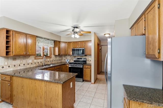 Builiding view fifteen for 40051 Finley, Canton, MI. 48188