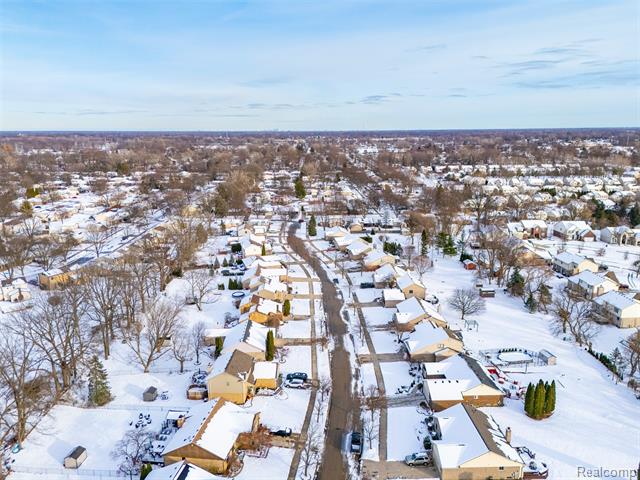 Builiding view forty seven for 40051 Finley, Canton, MI. 48188