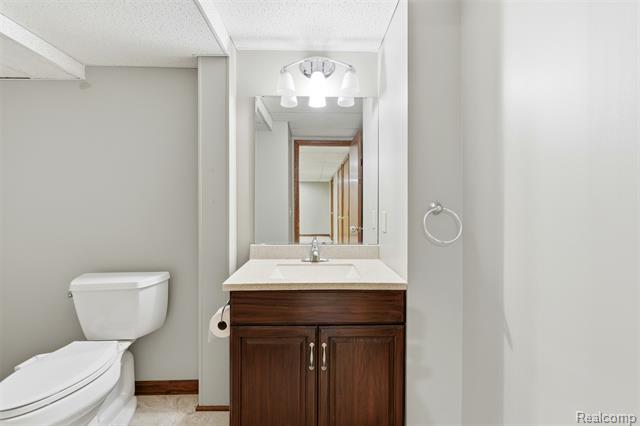 Builiding view thirty one for 40051 Finley, Canton, MI. 48188