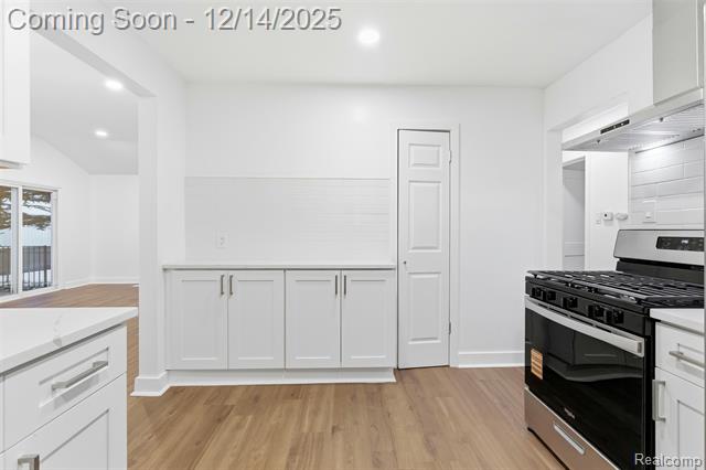 Builiding view eight for 25640 West Hills, Dearborn Heights, MI. 48125