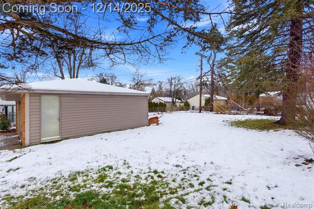 Builiding view twenty three for 25640 West Hills, Dearborn Heights, MI. 48125