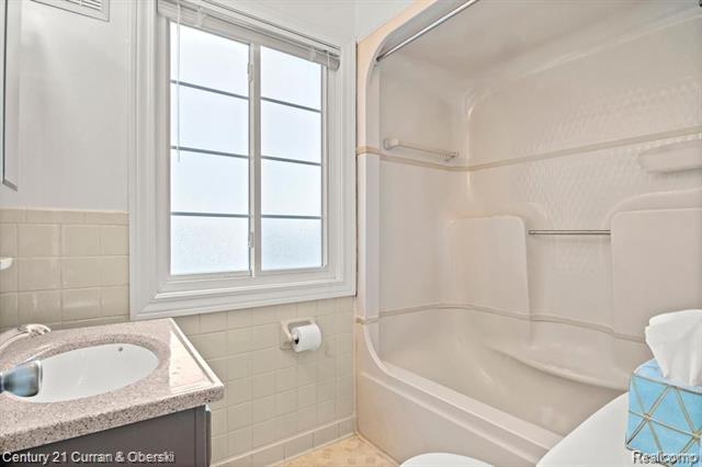 Builiding view eleven for 1425 S Telegraph, Dearborn, MI. 48124