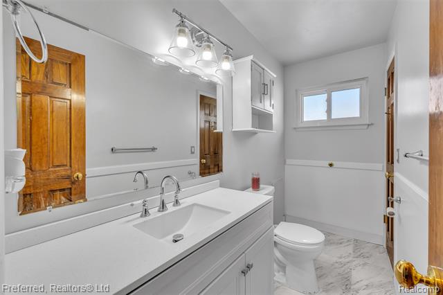 Builiding view eighteen for 39288 Nottingham, Westland, MI. 48186