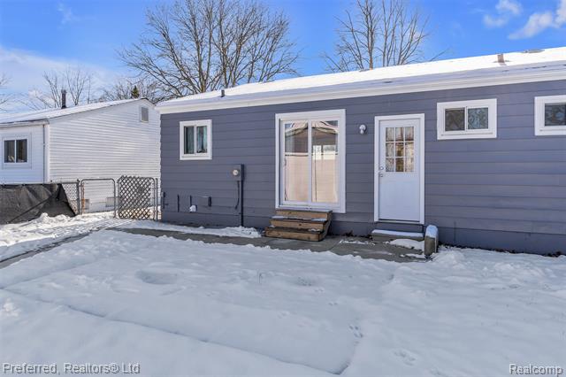 Builiding view forty five for 39288 Nottingham, Westland, MI. 48186