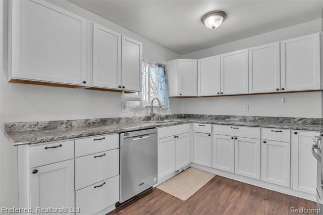 Builiding view fourteen for 39288 Nottingham, Westland, MI. 48186