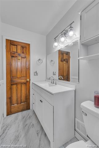 Builiding view nineteen for 39288 Nottingham, Westland, MI. 48186