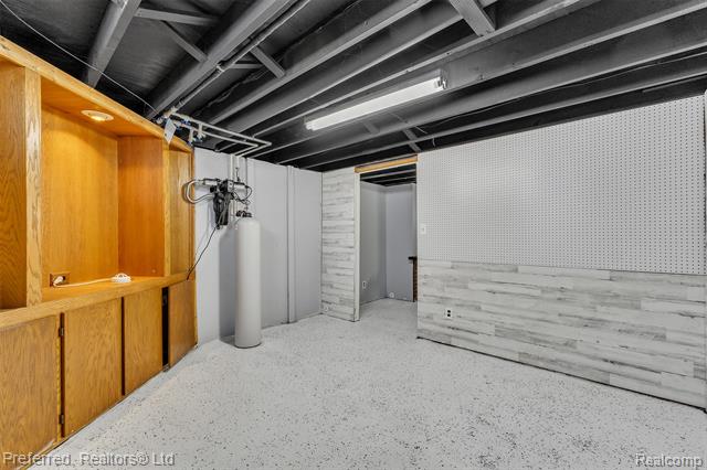 Builiding view thirty seven for 39288 Nottingham, Westland, MI. 48186